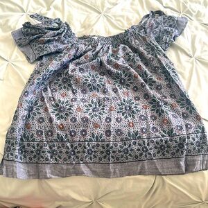 Loft floral top, can be work on or off the shoulder